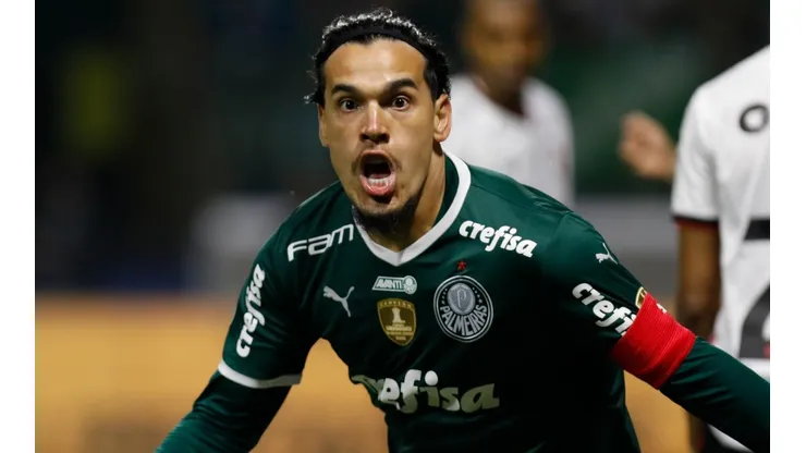 Gustavo Gómes elege o atacante que mais lhe 'deu dor de cabeça'