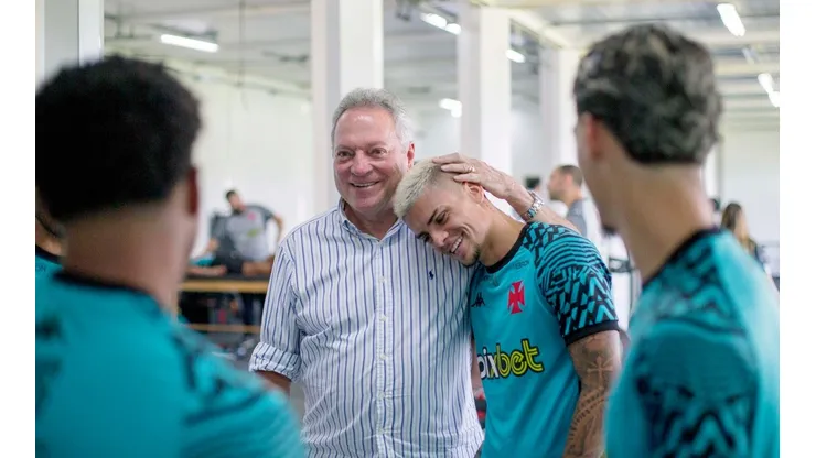 Abel Braga se reuniu com representantes do Itaboraí para contratar artilheiro do Campeonato Carioca