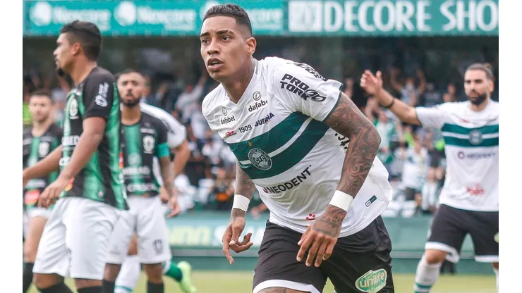Em véspera de clássico, Alef Manga manda recado para o Athletico-PR
