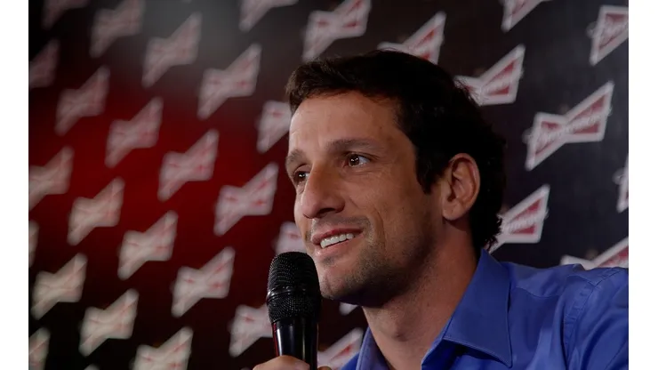 Belletti é o treinador sub-20 do São Paulo e responsável por observador os jogadores africanos que chegam ao clube