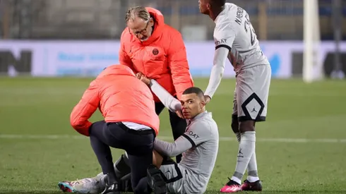 O clube confirmou a lesão no bíceps femoral na coxa esquerda de Mbappé.