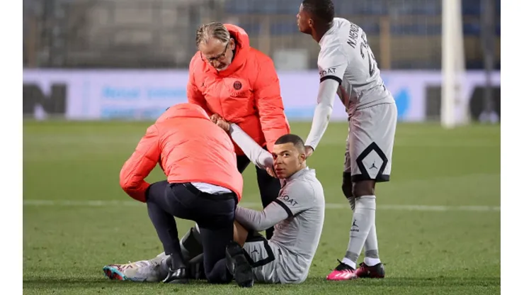 O clube confirmou a lesão no bíceps femoral na coxa esquerda de Mbappé.