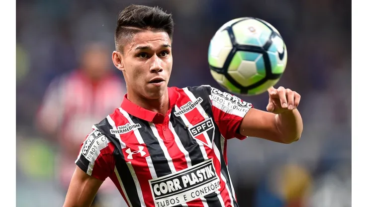 Gigante brasileiro tem 'carta na manga' para superar o Palmeiras e fechar com o atacante Luiz Araújo, ex-São Paulo