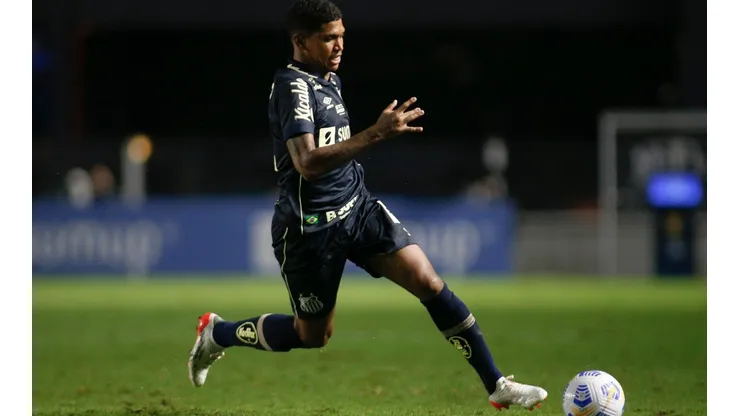 Raniel pode permanecer no Santos