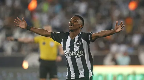 Torcedores do Botafogo se irritam após descobrirem detalhes na transferência de Jeffinho para o Lyon