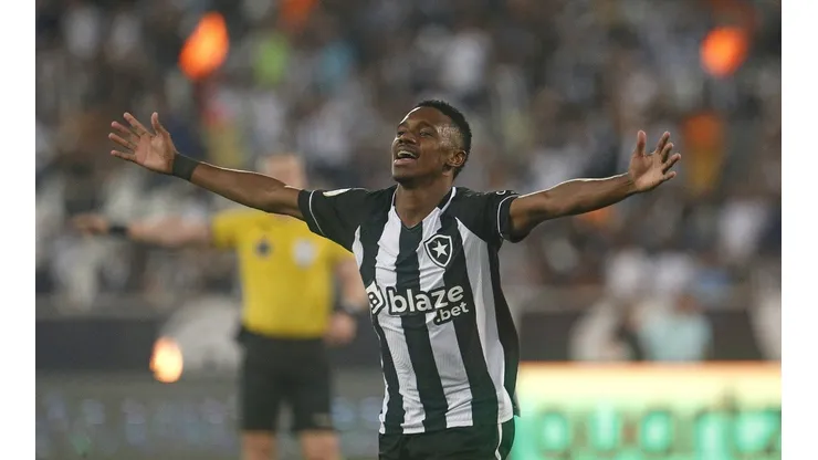 Torcedores do Botafogo se irritam após descobrirem detalhes na transferência de Jeffinho para o Lyon