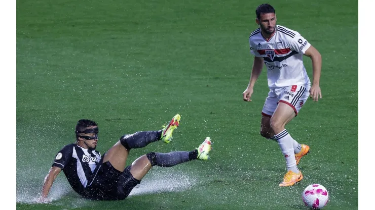 Jonathan Calleri, em campo pelo São Paulo (Foto: Getty Images)