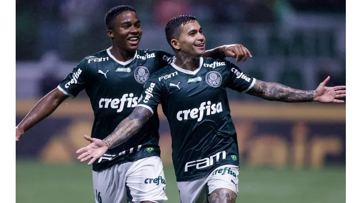 Endrick e Dudu comemoram gol pelo Palmeiras em 2022 (Foto: Getty Images)