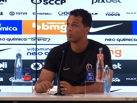 Fernando Lázaro desconversa sobre possíveis reforços no Corinthians