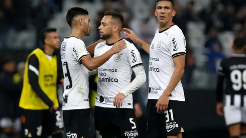 Jogadores do Corinthians, em campo pelo Brasileirão de 2022 (Foto: Getty Images)