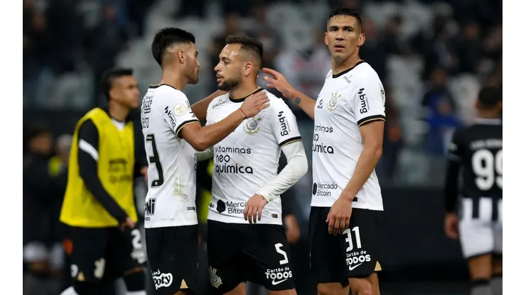 Jogadores do Corinthians, em campo pelo Brasileirão de 2022 (Foto: Getty Images)
