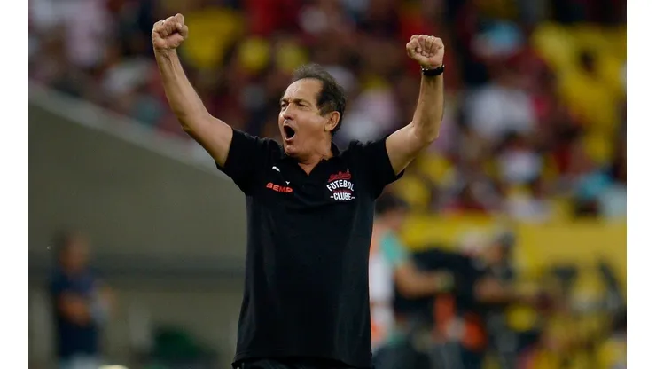 Flamengo v Sao Paulo - Brasileirao Series A 2014