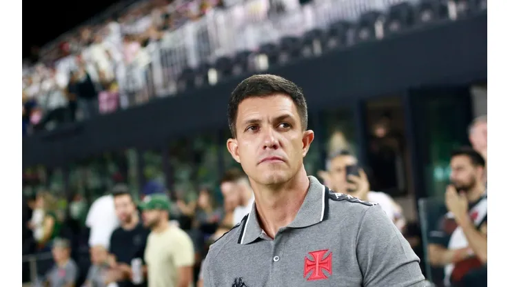 Paulo Bracks prometeu entregar um time competitivo a Maurício Barbieri