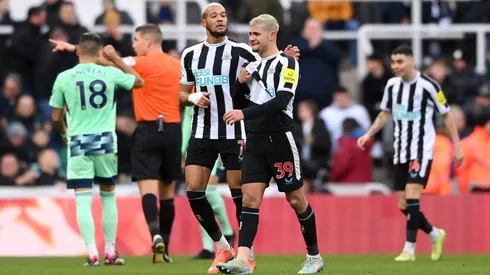 Sucessão de pausas nas partidas tem levado IFAB a pensar em mudanças no futebol