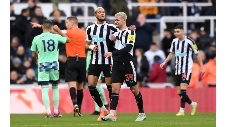 Sucessão de pausas nas partidas tem levado IFAB a pensar em mudanças no futebol