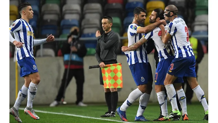 Jogadores do Porto comemoram gol (Foto: Getty Images)