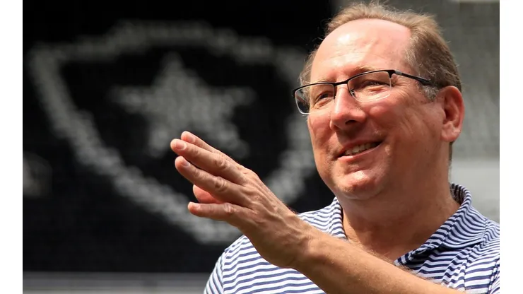 John Textor mandou indireta para as emissoras de TV