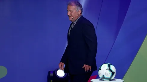 Zico pediu e torcida do Flamengo atendeu: foi criada uma nova música para exaltar ídolo