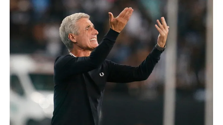 Botafogo analisa lateral-esquerdo de um dos maiores clubes brasileiros