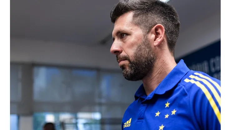 Cruzeiro entra na disputa por volante ex-Bahia