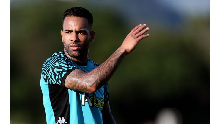 Alex Teixeira acertou a renovação com o Vasco