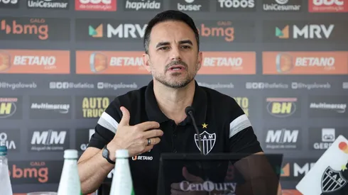 Rodrigo Caetano disse que débitos com os jogadores serão pagos até o final de janeiro