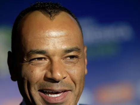 Cafu comparece ao velório de Roberto Dinamite e defende jogadores que não foram ao de Pelé