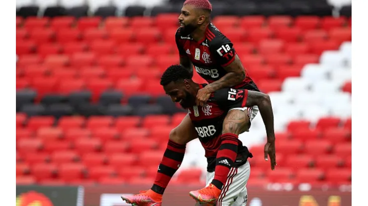 Gabigol festeja a volta de Gerson ao Flamengo