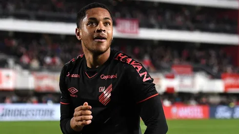 Segundo jornal espanhol, Athletico quer R$ 195 milhões para liberar Vitor Roque