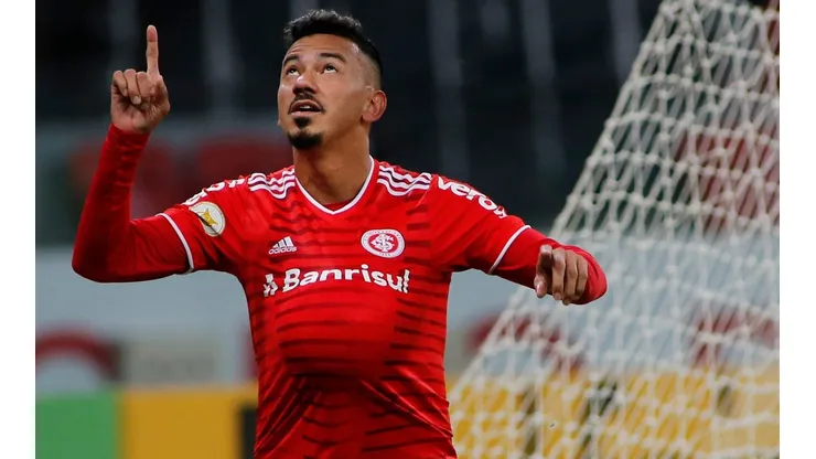 Rodrigo Lindoso negocia com clubes do Brasil e do exterior