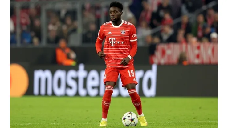 Alphonso Davies, de 22 anos, faz parte do Bayern de Munique desde 2018/19.