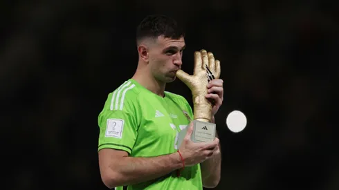 Zagueiro francês xinga goleiro da Argentina nas redes sociais