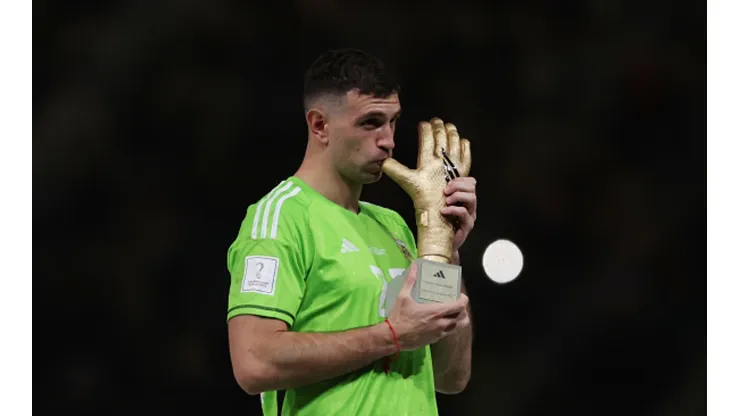Zagueiro francês xinga goleiro da Argentina nas redes sociais