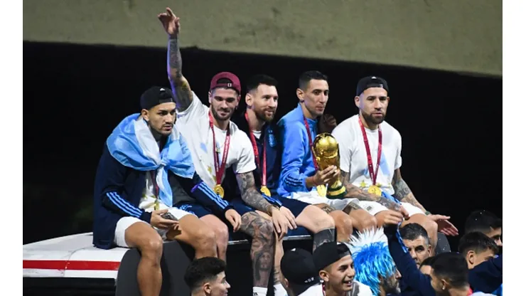 Messi e companheiros quase são atingidos por cabo de energia