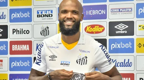 Messias foi apresentado como zagueiro do Santos (Foto: Ivan Storti/Santos FC)