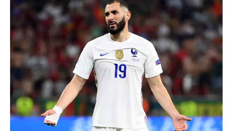 Benzema faz postagem em suas redes sociais e deixa dúvida no ar