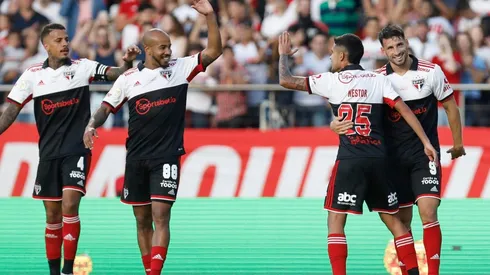 Jogadores do São Paulo comemoram gol pelo Brasileirão (Foto: Getty Images)