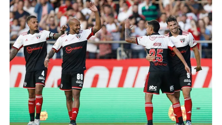 Jogadores do São Paulo comemoram gol pelo Brasileirão (Foto: Getty Images)