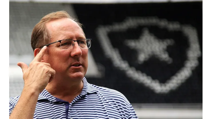 John Textor alfineta equipe do Real Madrid, na Copa Intercontinental