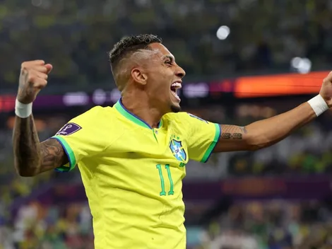 Raphinha escala atacante do Botafogo em time ideal da carreira