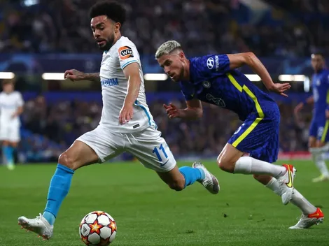 Especulado no Flamengo, atacante define se futuro