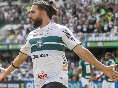 Ex-Coritiba, Léo Gamalho acerta com tradicional equipe do futebol brasileiro para 2023