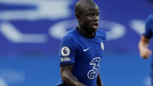 N'Golo Kanté, em campo pelo Chelsea (Foto: Getty Images)