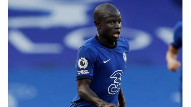N'Golo Kanté, em campo pelo Chelsea (Foto: Getty Images)