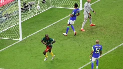 Seleção brasileira perde para Camarões, mas se mantem na liderança do grupo G