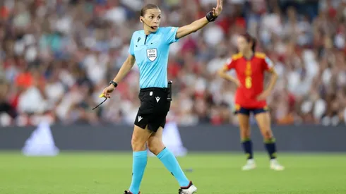Inédito: Pela primeira vez na história uma mulher irá apitar uma partida de copa do mundo
