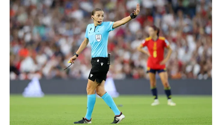 Inédito: Pela primeira vez na história uma mulher irá apitar uma partida de copa do mundo