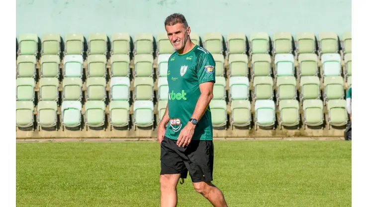América-MG, comandado por Vagner Mancini, acertou com lateral-esquerdo Nicolas