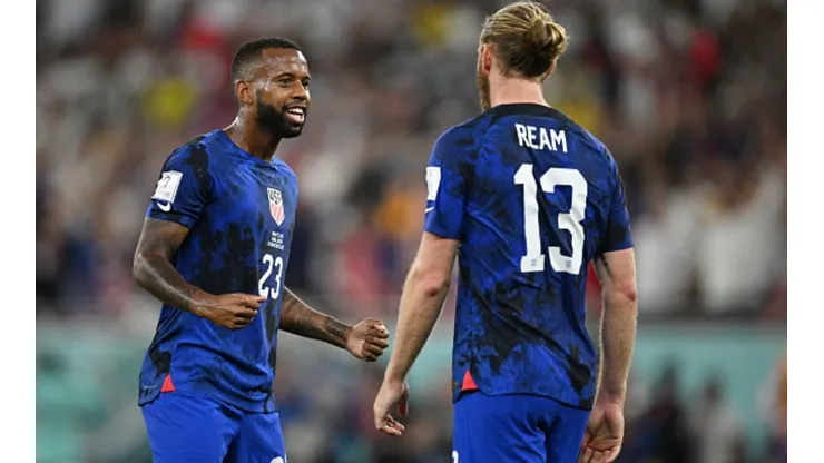 Estados Unidos vence a seleção do Irã e avança para as oitavas de final