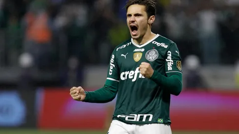 Raphael Veiga comemora gol com a camisa do Palmeiras (Foto: Getty Images)